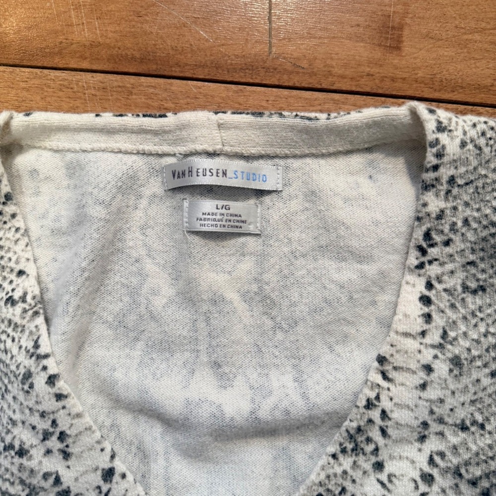 Van Heusen Cardigan Womens L Grey Snakeskin Print V-Neck Button Front Sweater - Picture 2 of 5